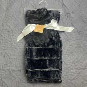 KIT By EG Fashion Infinity Scarf & Gloves 2pc Gift Set Faux Fur Black Chic Glam